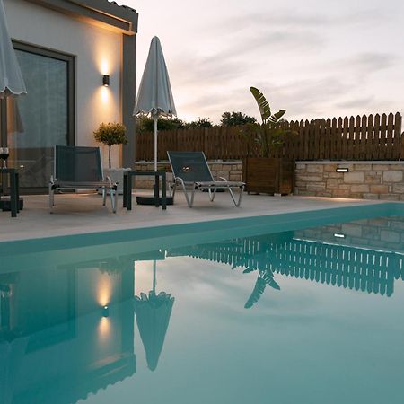 Halaro Villa Йерані Екстер'єр фото