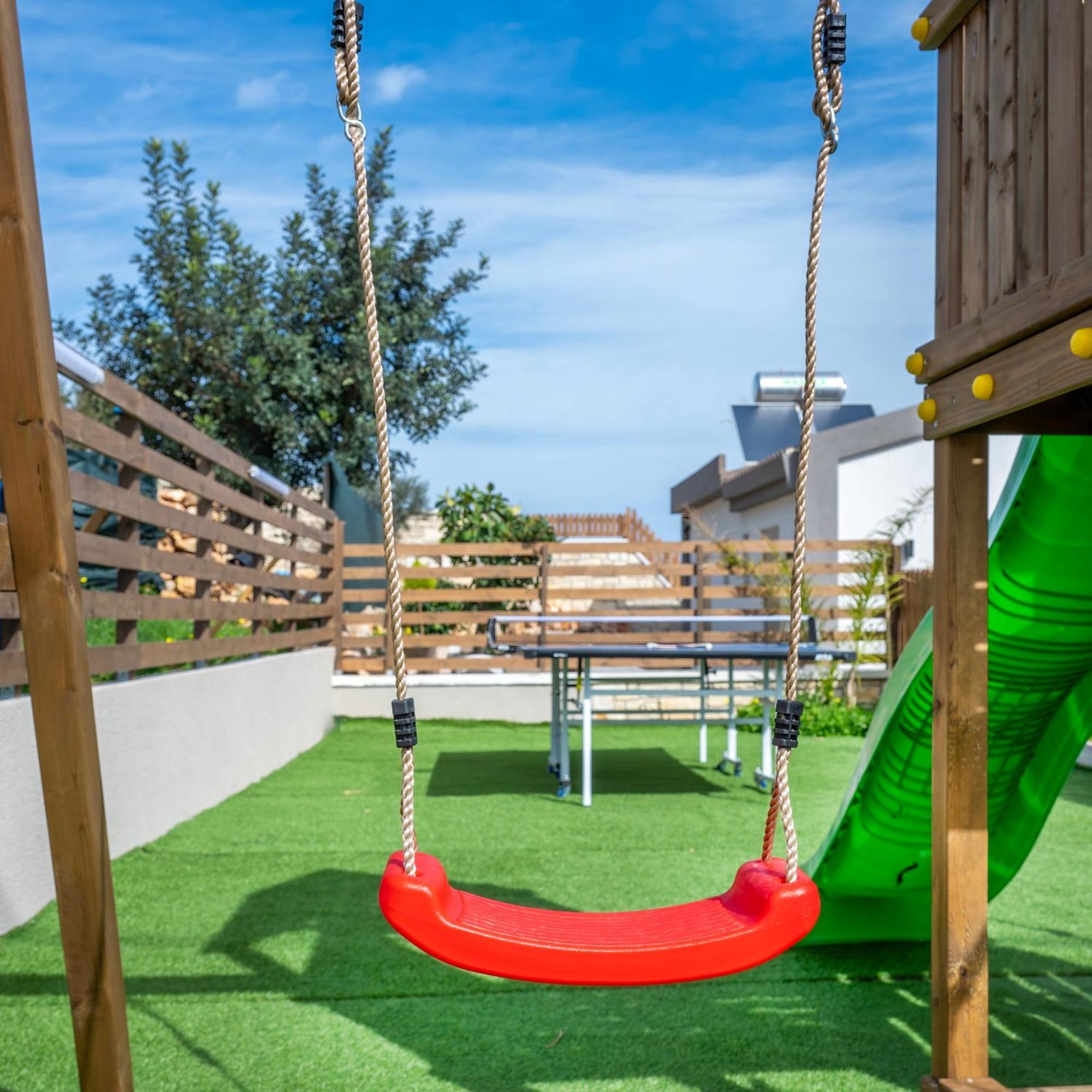 Halaro Villa Йерані Екстер'єр фото