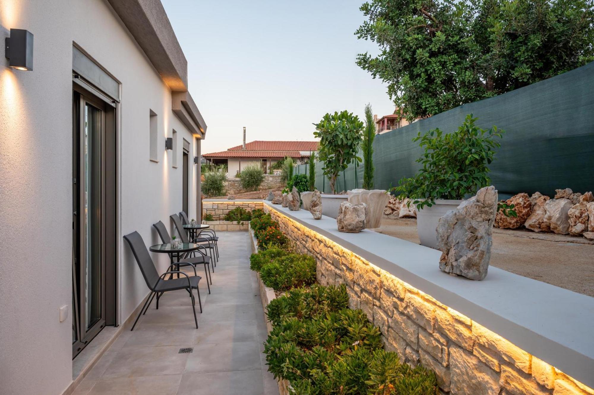Halaro Villa Йерані Екстер'єр фото