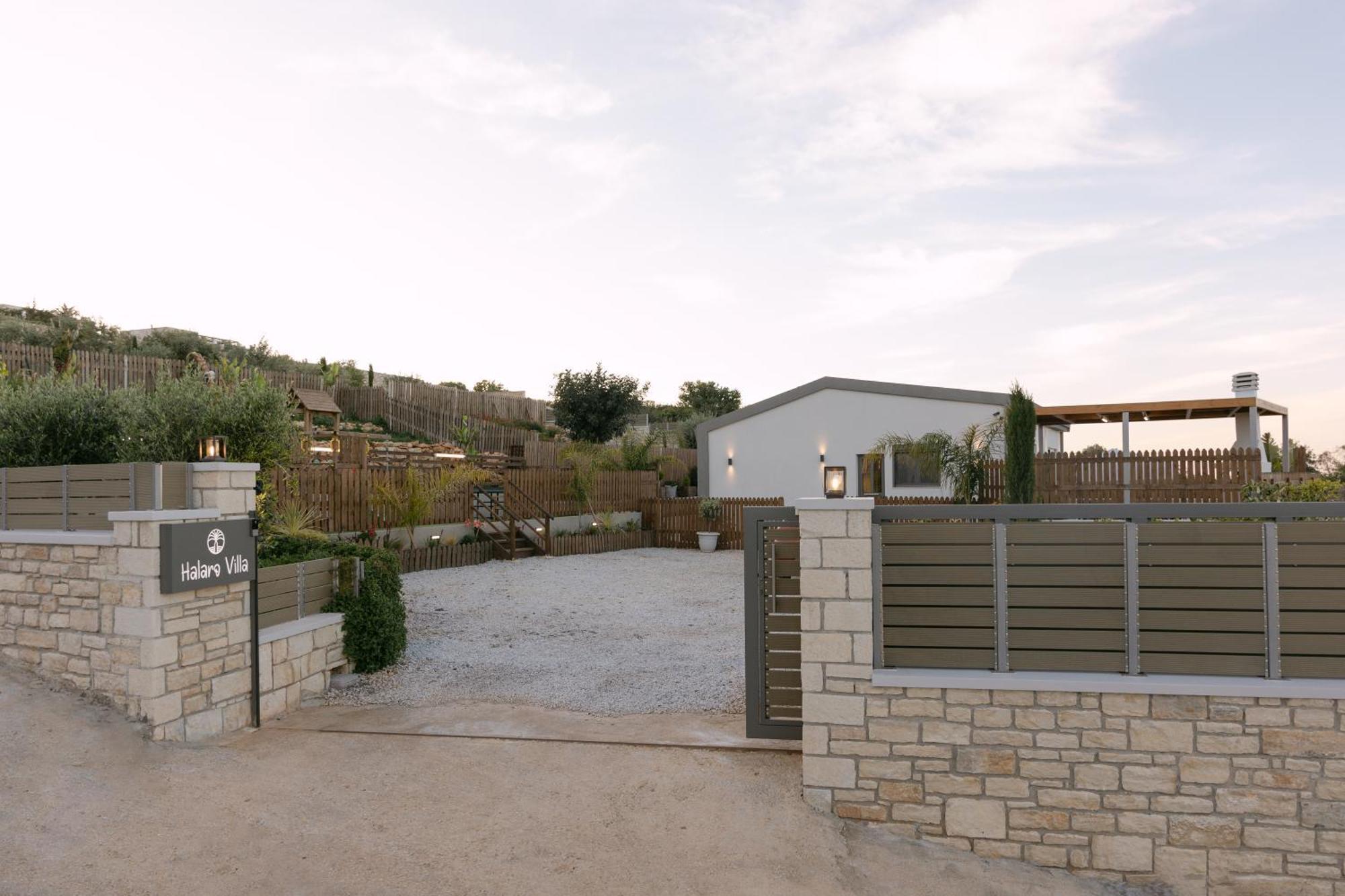 Halaro Villa Йерані Екстер'єр фото